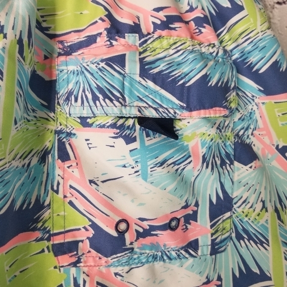 Vineyard Vines palm tree swim trunks - Picture 7 of 10